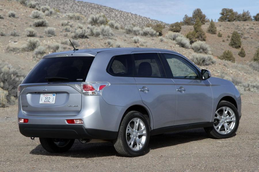  Mitsubishi Outlander 2014 года  (фото 23 из 136)
